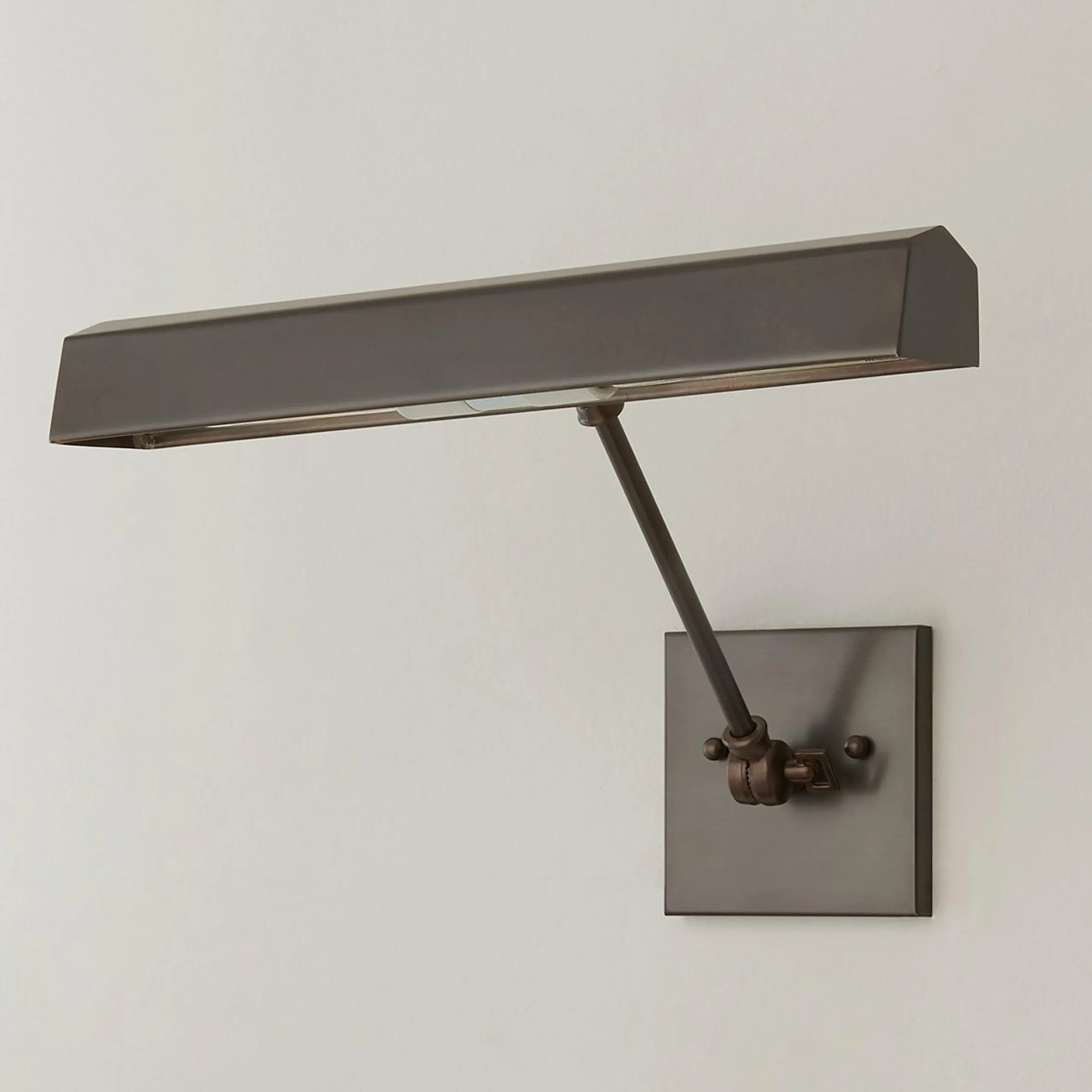 Hip Roof Shade Picture Light