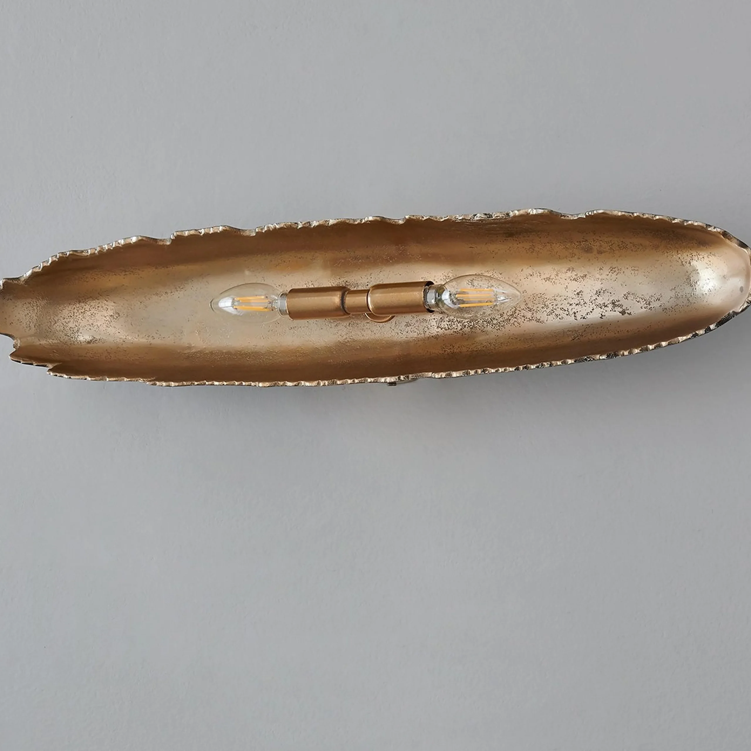 Oumaumau Sconce