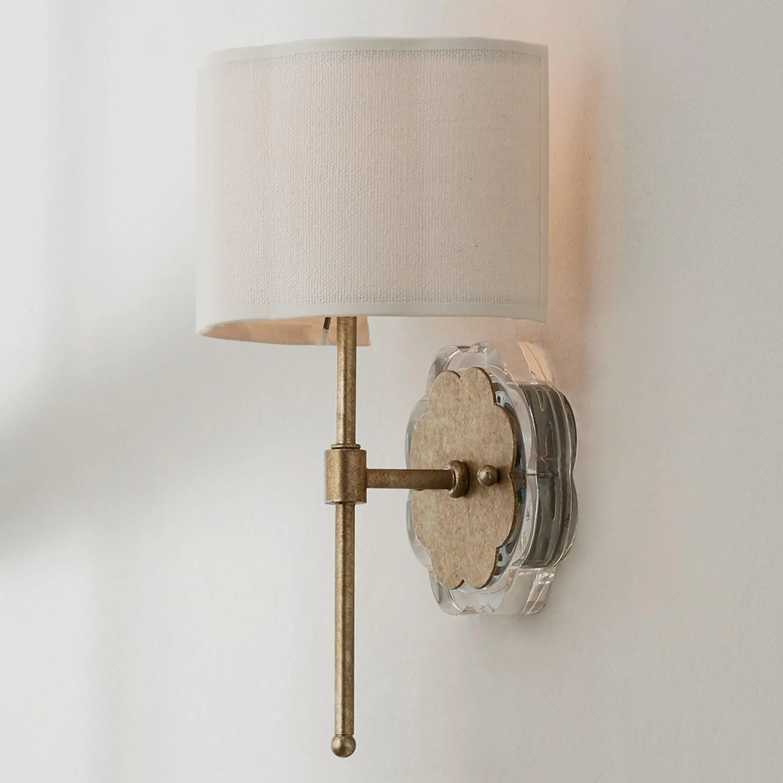 Scalloped Daisy Shade Sconce
