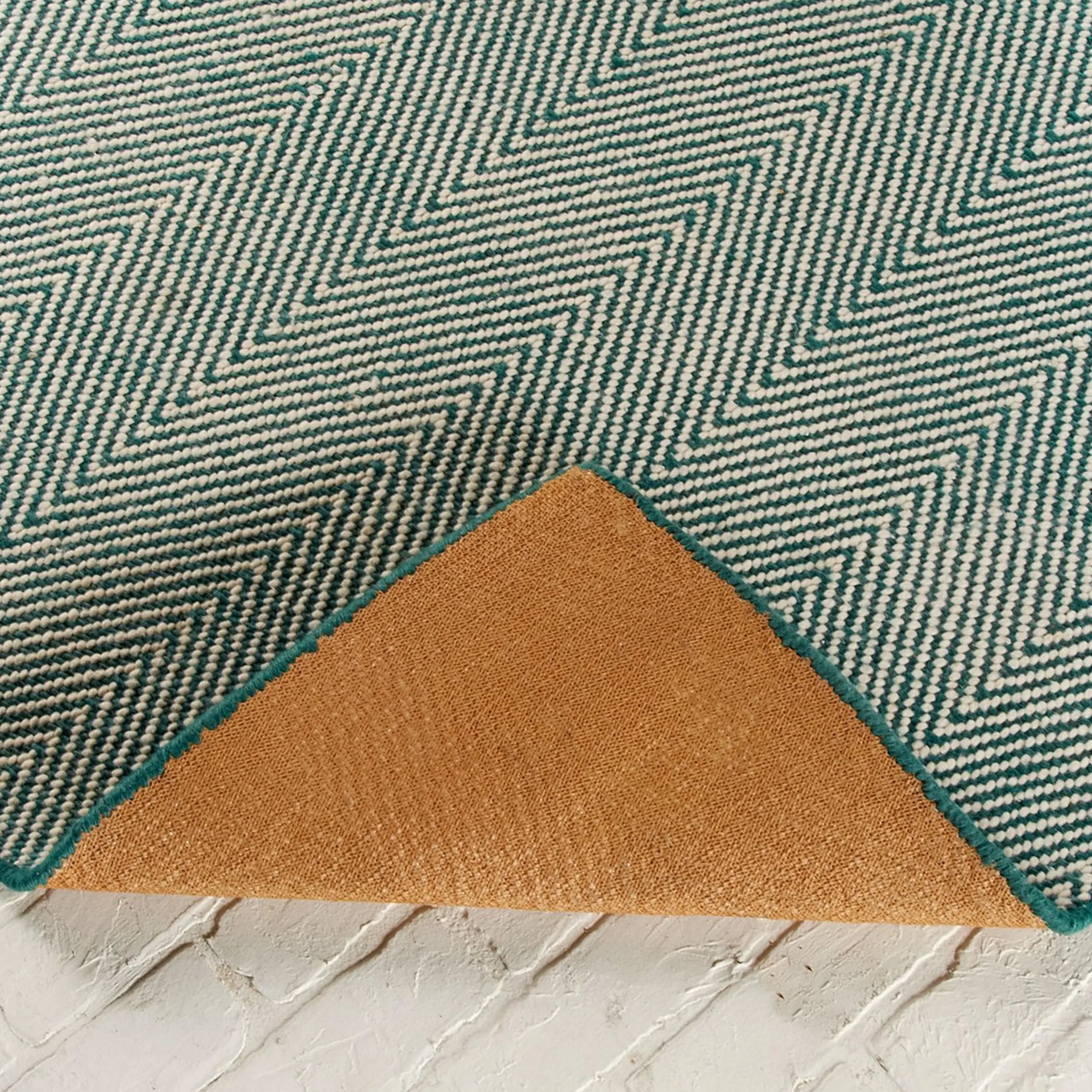 Sophisticated Chevron Indoor / Outdoor Rug