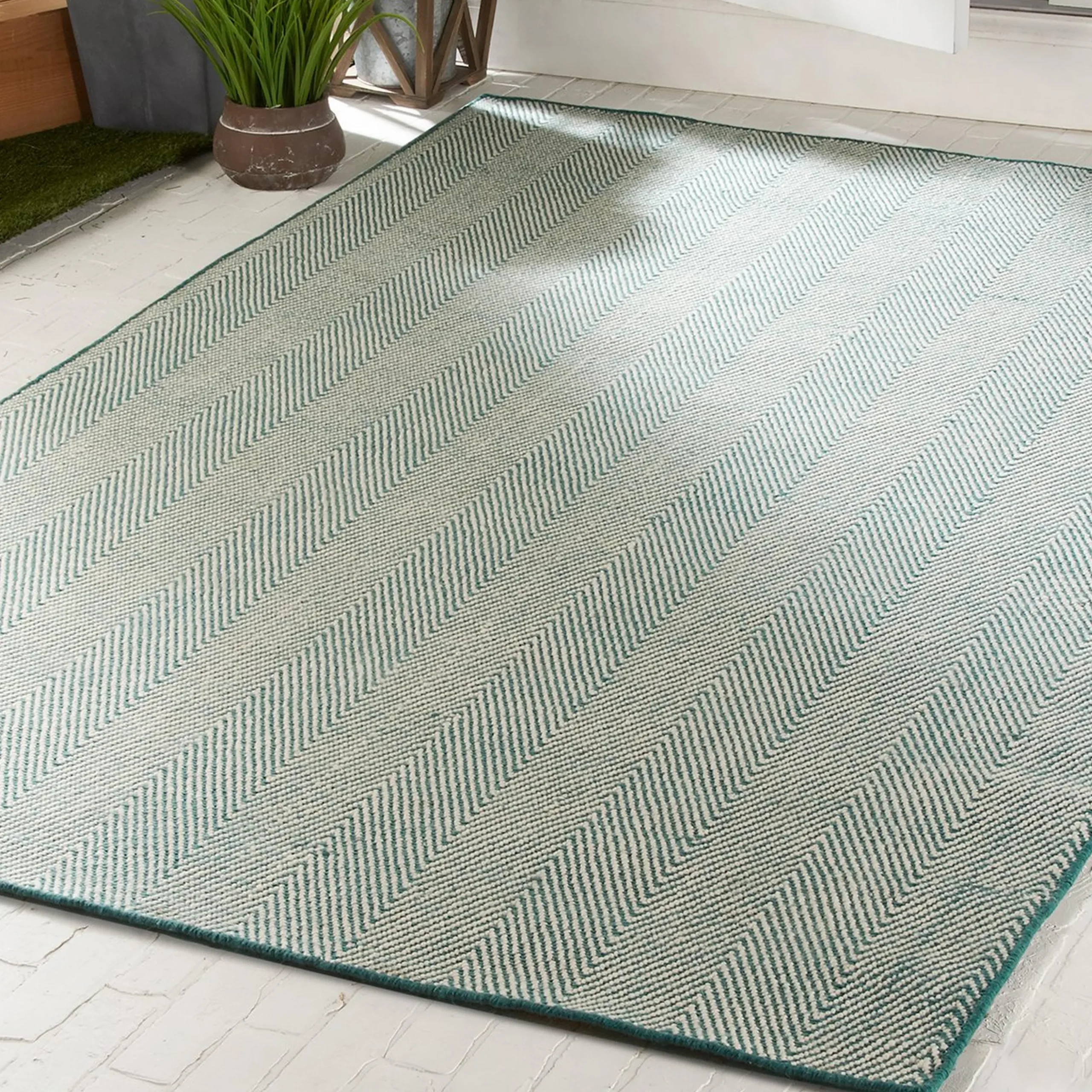 Sophisticated Chevron Indoor / Outdoor Rug