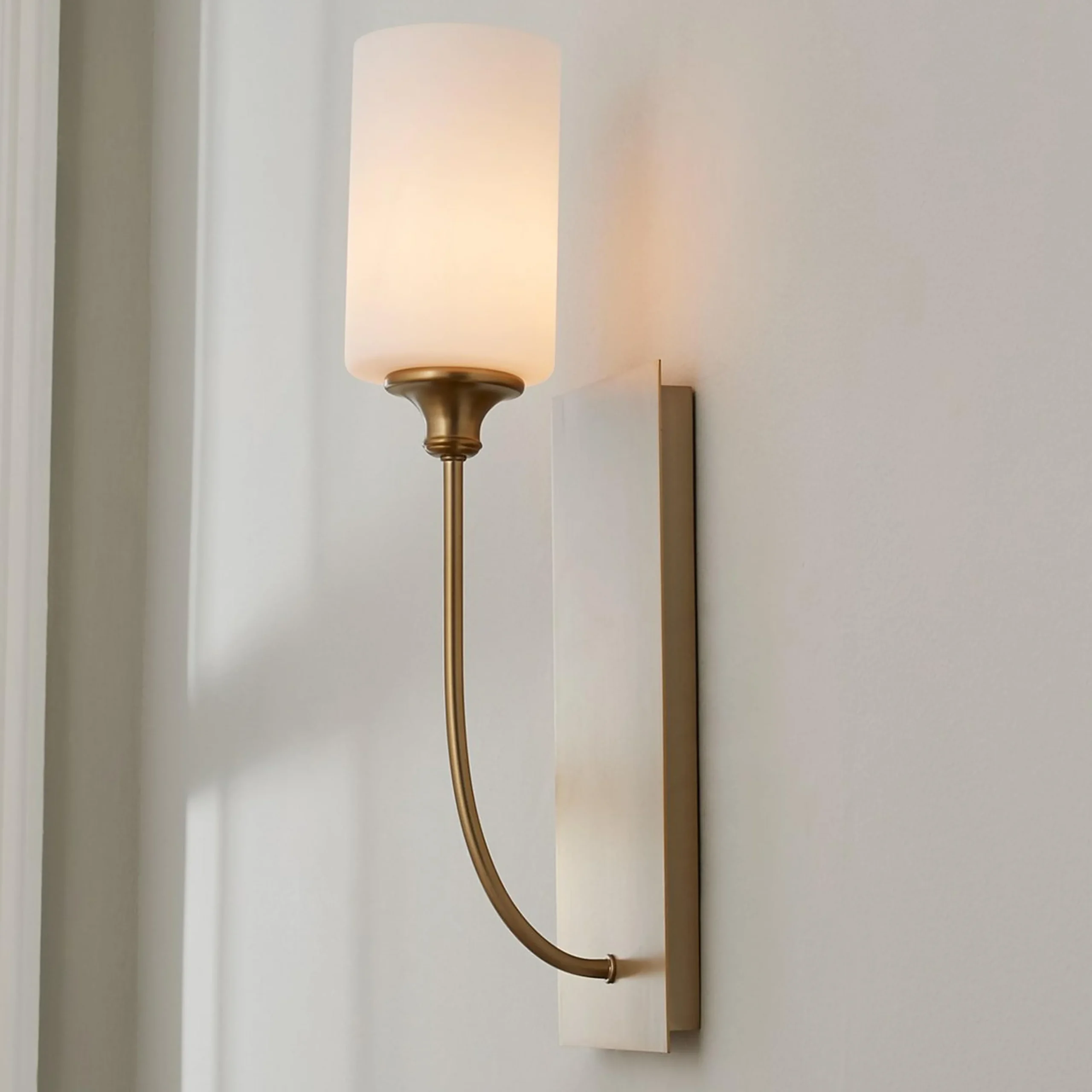 Tracie Curved Sconce