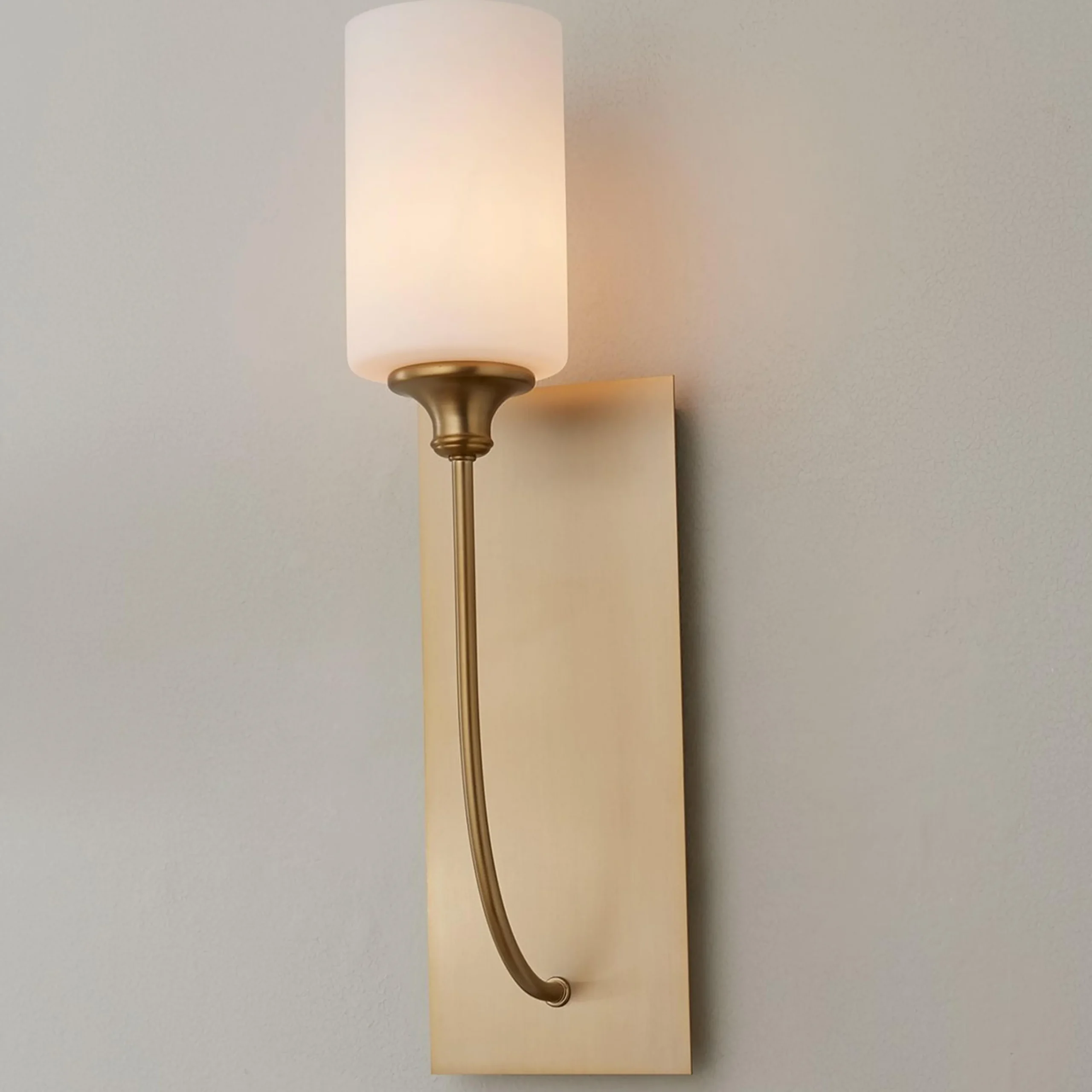 Tracie Curved Sconce